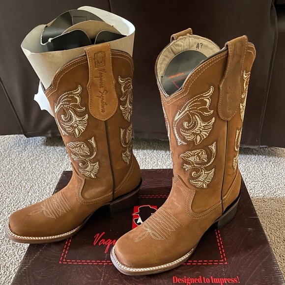 NIB Cowboy Boots Size 7 - Picture 1 of 2